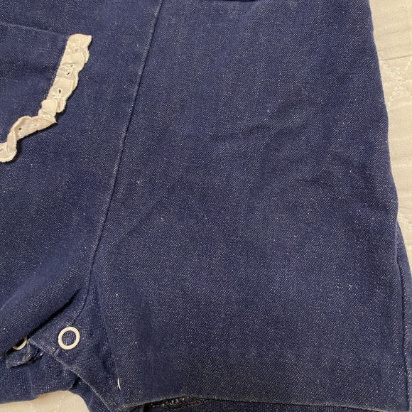 Vintage Girls 12 Month Dark Denim Eyelet Overall Shorts Romper Pocket Ruffle 80s - Picture 4 of 11